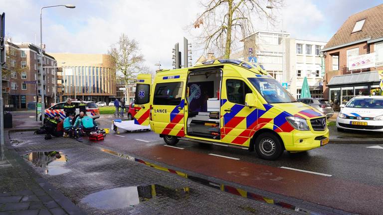 Ambulance op de plek van het ongeluk (foto: SQ Vision Mediaprodukties).