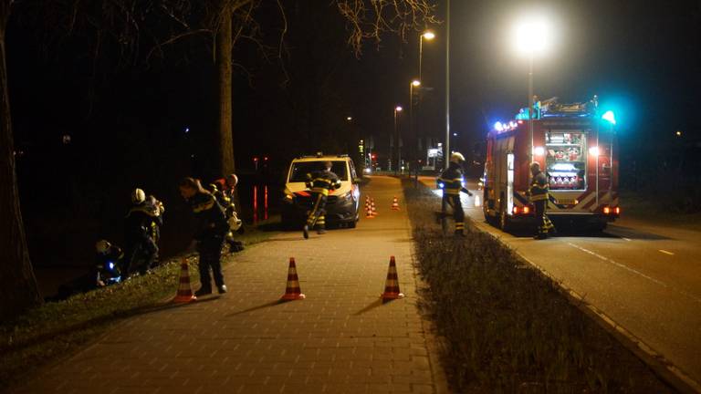 De man is door duikers uit het water gehaald. (Foto: Erik Haverhals / FPMB)