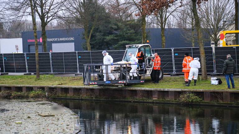 Het lichaam van Flynn werd bij de Zuid-Willemsvaart in Helmond gevonden. (Foto: Harrie Grijseels)