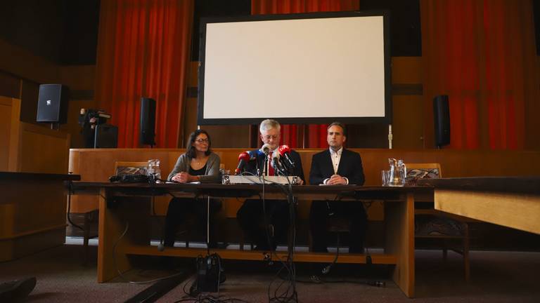 De persconferentie, met links Ariene Rietveld en rechts Jean-Luc Murk (foto: Lisa van Acquoij).