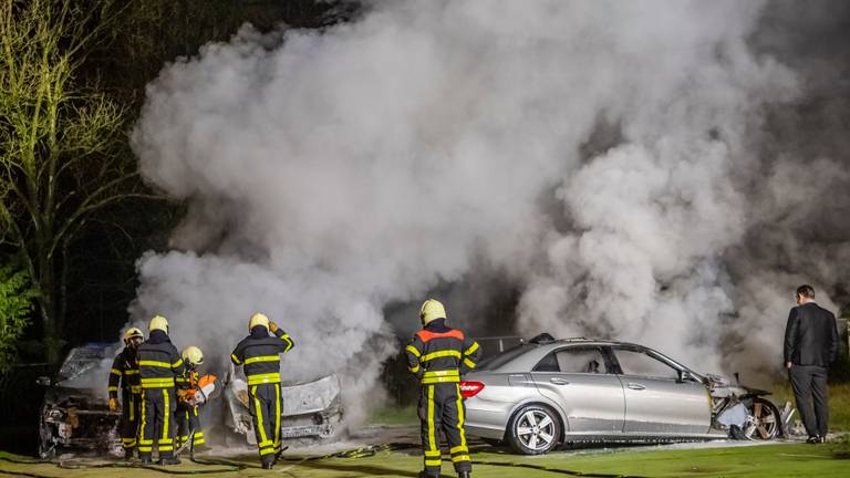 De drie taxi's die door het vuur werden getroffen (foto: SQ Vision/Jack Brekelmans).