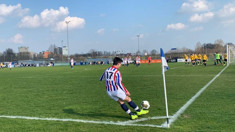 Er wordt vandaag gewoon gevoetbald bij JEKA in Breda (foto: Eva de Schipper).