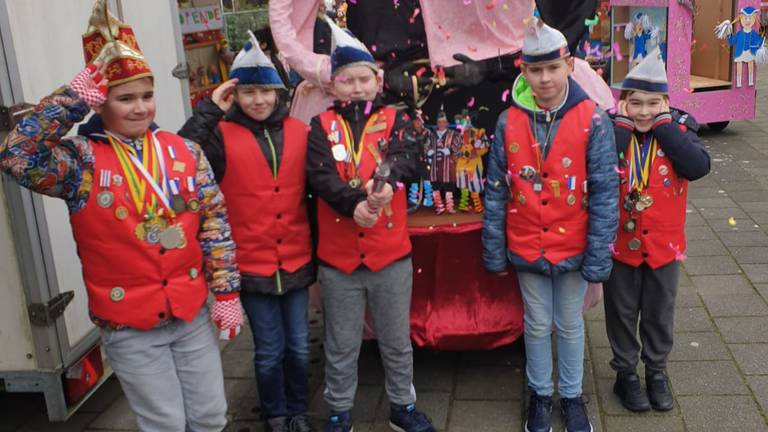 Tientallen Teleurgestelde Wagenbouwers Sturen Foto In Voor