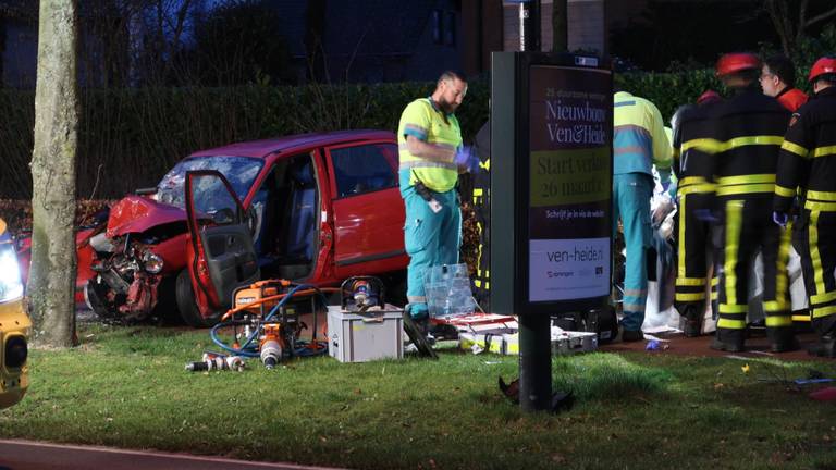 Na het ongeluk in Etten-Leur werden veel hulpdiensten opgeroepen. (Foto: Perry Roovers)