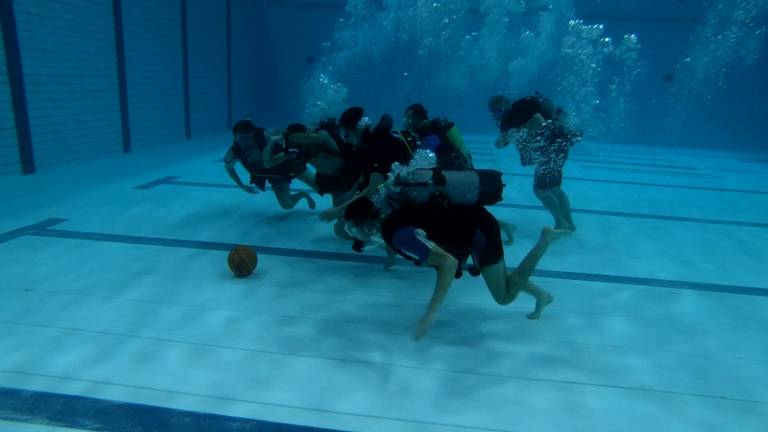 Onderwatervoetbal in Eindhoven