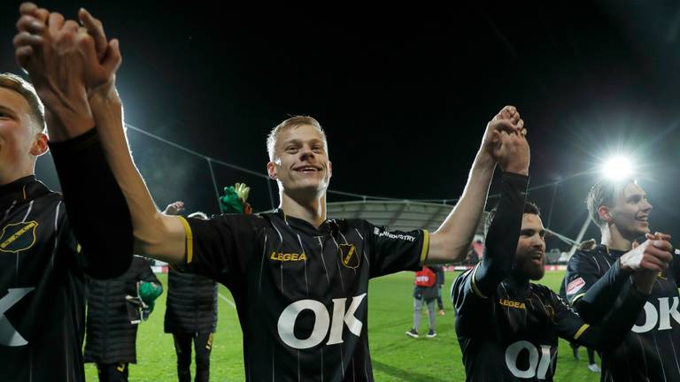 Jan-Paul van Hecke viert feest met NAC (foto: Hollandse Hoogte).