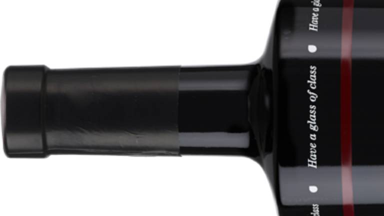 Een fles rode wijn van Black& Bianco met de juiste bovenkant. (Foto: Black& Bianco)