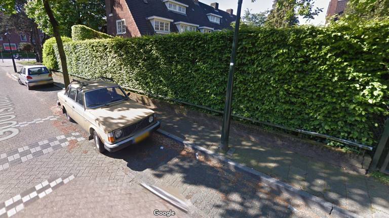 Zelfde auto, andere straat (Foto: Google).