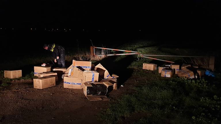 Boosheid over de drugsafval op en langs de Polanenweg in Waspik. (Foto: Facebook politie gemeente Waalwijk)