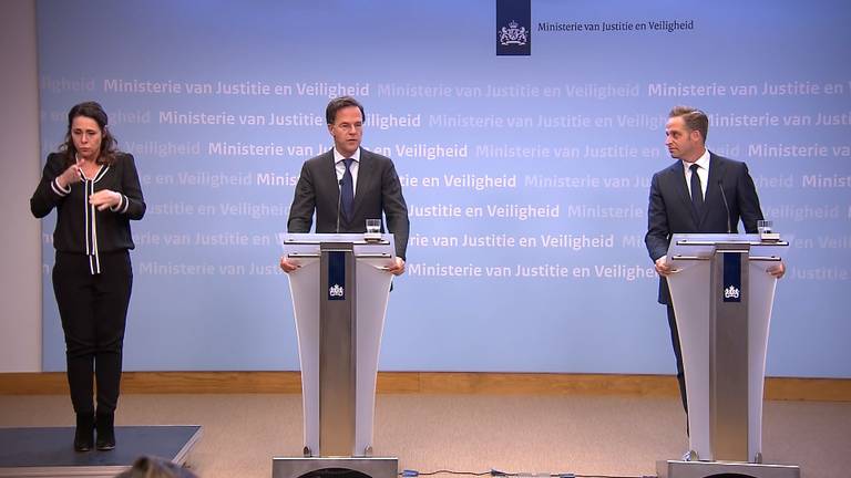 Premier Rutte en minister De Jonge tijdens een eerdere persconferentie (foto: archief).
