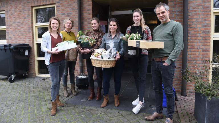 Het team van de huisartsen Bressers en Van der Sande is in het zonnetje gezet (foto: Henk van Esch).