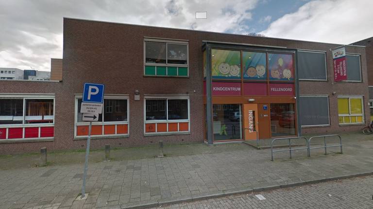 Bij de leiding van deze basisschool leven zorgen over het onderwijs nu de school dicht is voor leerlingen. (Foto: google maps)