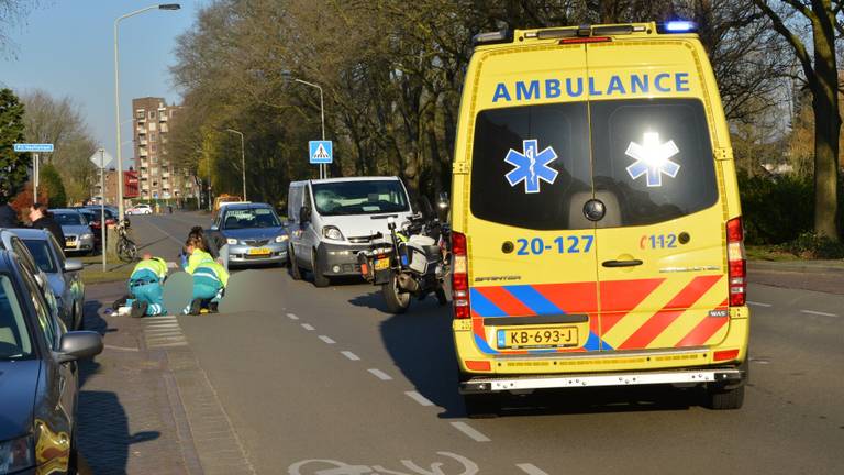 Man zwaargewond na aanrijding in Breda (foto: SQ Vision/Perry Roovers).