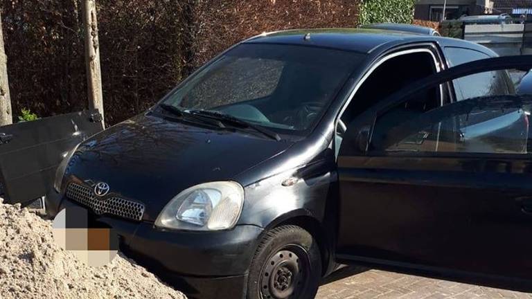 De auto werd in Etten-Leur stilgezet. (Foto: Politie)