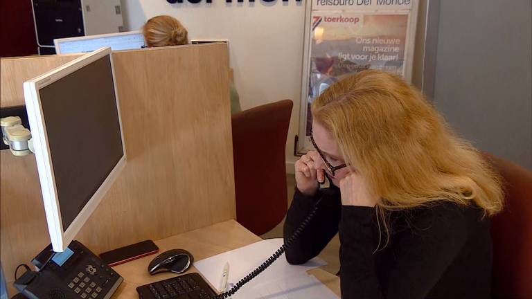 Bij reisbureau's komen veel telefoontjes binnen van reizigers die komende weken naar de VS zouden reizen. ( Foto: omroep Brabant)
