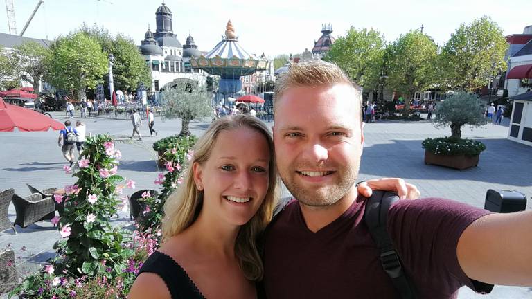 Toekomstig bruidspaar Joeri en Nikki zijn fan van pretparken en zouden er verschillende bezoeken in Amerika. ( Foto: Joeri Damen)