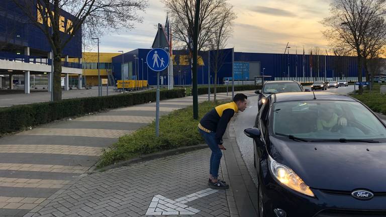 Klanten van Ikea in Eindhoven worden teruggestuurd.
