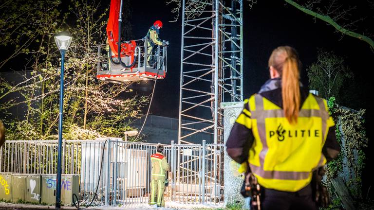 De beschadigde zendmast in Nuenen. (Foto: Sem van Rijssel/SQ Vision)