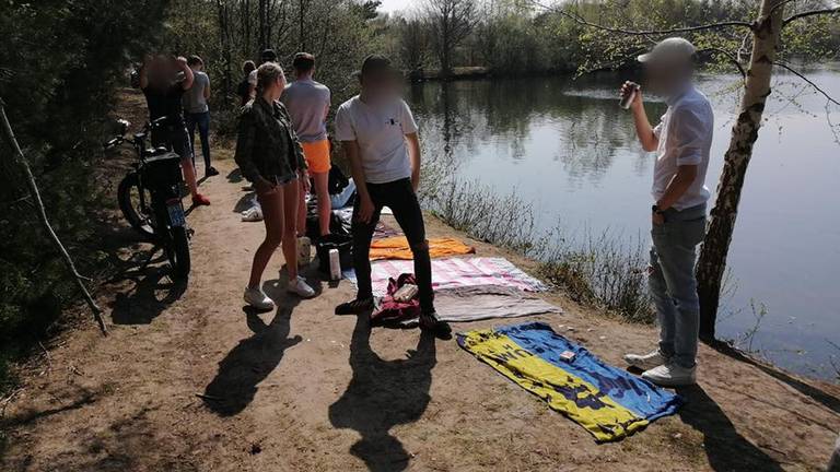 De jongeren waren aan het chillen bij de Galderse Meren (foto: Facebook politieteam Weerijs).