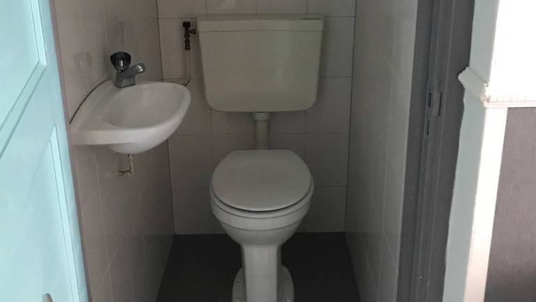 Het toilet ziet er nu weer helemaal fris uit (foto: Sandra van de Bunt)