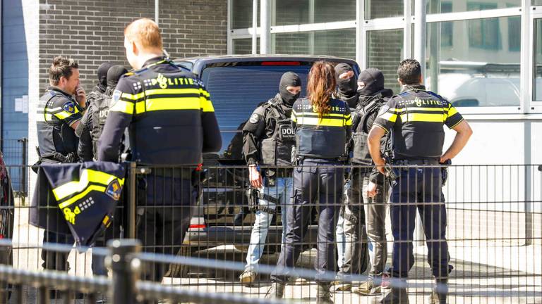 Er waren veel agenten van een speciaal team op de been (foto: Dave Hendriks/SQ Vision Mediaprodukties).