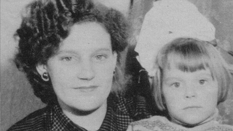 Corry Konings met haar moeder (foto: archief Corry Konings).