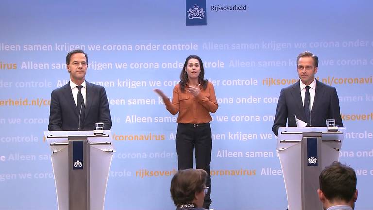 Mark Rutte (links) en Hugo de Jonge tijdens een eerdere persconferentie.