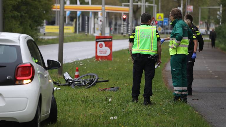 De politie doet onderzoek na het dodelijk ongeluk (foto: Gabor Heeres/SQ Vision Mediaprodukties).