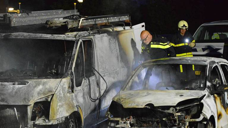 Drie auto's uitgebrand in Etten-Leur. (archieffoto: SQ Vision)
