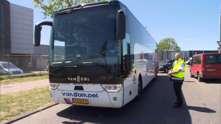 Touringcars voor personeel van Vion.