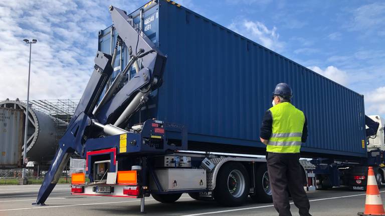 De sideloader van de Belgische douane (foto: Willem-Jan Joachems) 