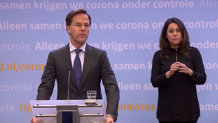 Rutte tijdens de persconferentie.