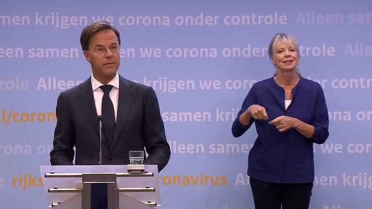 Rutte tijdens de persconferentie. 