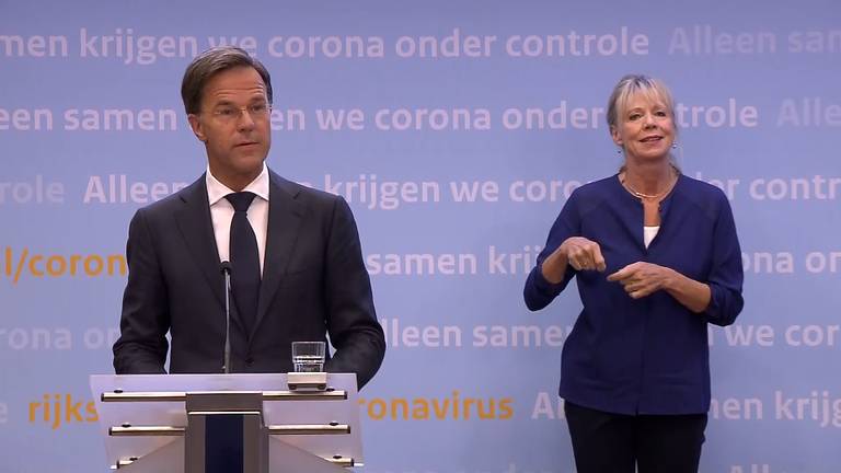 Rutte tijdens de persconferentie. 