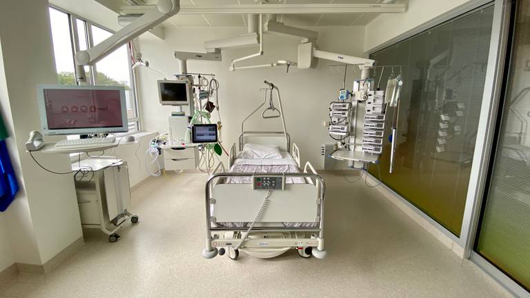 Zo ziet een IC-kamer eruit in het Bravis Ziekenhuis in Roosendaal  (Foto: Birgit Verhoeven) 