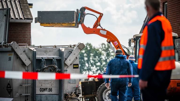 Alle nertsen op de boerderij in Deurne werden geruimd (Foto: Rob Engelaar).