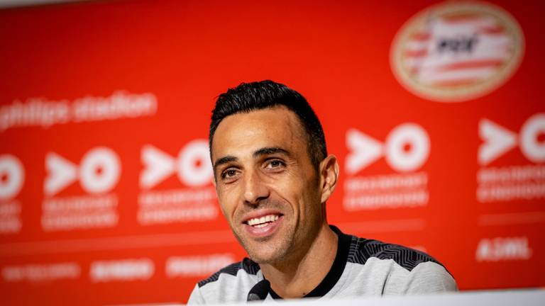 Eran Zahavi tijdens zijn presentatie (foto: ANP). 