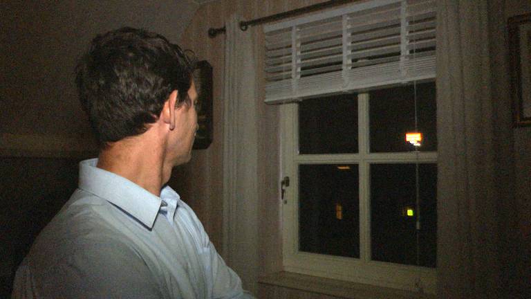 Eugène Rokx heeft last van de reclamezuil.