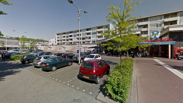 Parkeerplaats bij winkelcentrum Westermarkt in Tilburg (foto: Google Streetview).