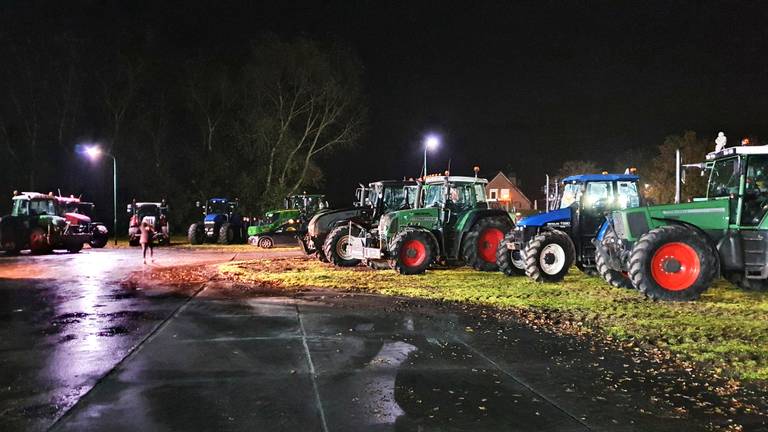 De boeren vertrekken maandagavond al vanuit Schaijk (foto: Collin Beijk).