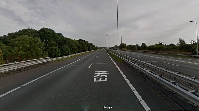 De A27 (E311) bij Nieuwendijk (foto: Google Streetview).