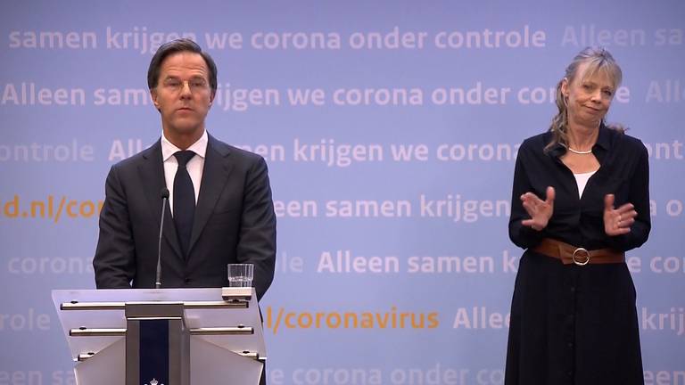 Rutte tijdens de persconferentie dinsdagavond.