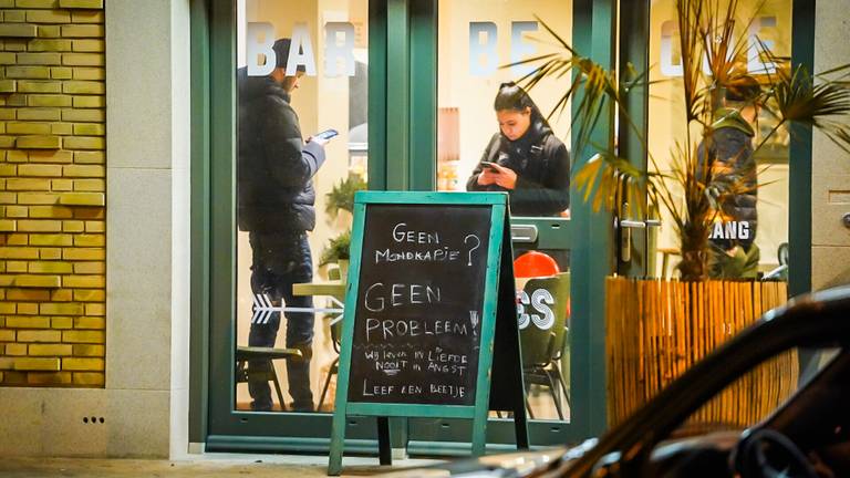 Na de publicatie van het verhaal werden alle gasten naar buiten gestuurd door het personeel (foto: Sem van Rijssel/SQ Vision)