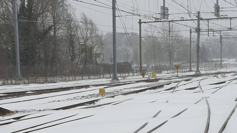 Ondergesneeuwde sporen en spoorwissels (archieffoto: ProRail)