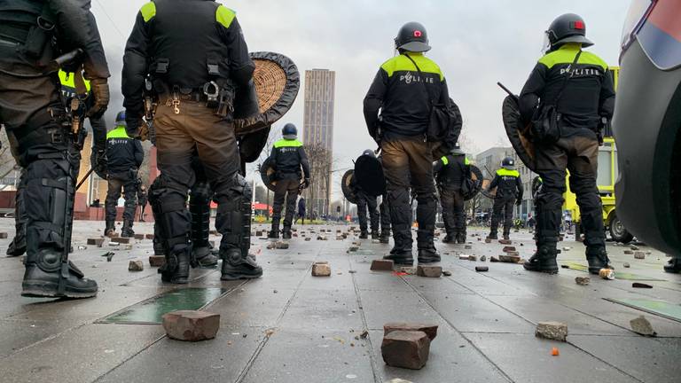 De ME had een drukke week, zoals hier in Eindhoven. (Archieffoto: René van Hoof).