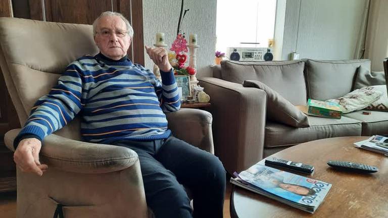 Piet Kuijs in zijn woning (foto: Omroep Meierij).