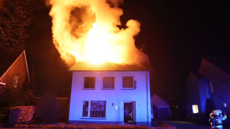 Het huis liep enorme schade op (Foto: Bart Meesters/SQ Vision). 