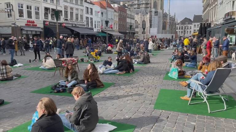 De Bredase binnenstad had eind februari al een picknickmoment.