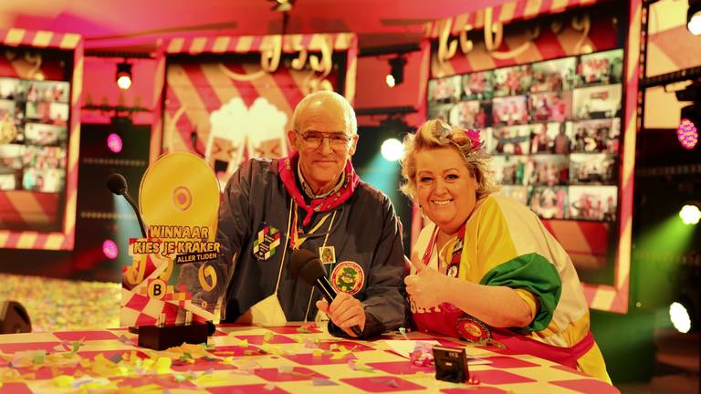 Willem-Jan Kersten (zoon van Wim) met de trofee (foto: Twan Spierts)