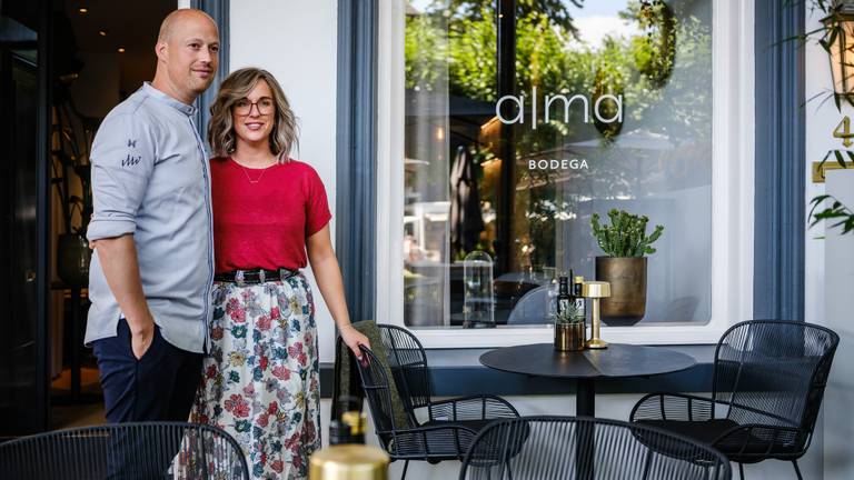 De trotse eigenaren van Alma Bodega in Oisterwijk Wouter en Malou (Foto: Pieter de Hoop)